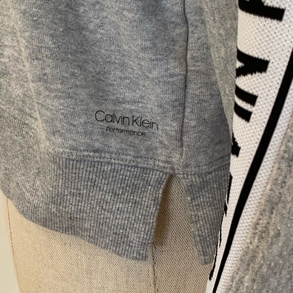 Calvin Klein Womens Grey Crew Neck Sweatshirt with White Knit Logo / Size M. - Picture 5 of 12